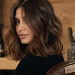 Carré long cheveux épais : volume maîtrisé sans effet casque