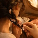 Tresse tissus cheveux avec ruban pastel et foulard