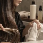 Soin cheveux lisse : hydrater sans alourdir, cheveux lisses et brillants